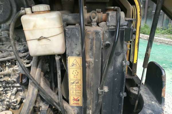 四川出售转让二手13500小时2008年现代R60挖掘机