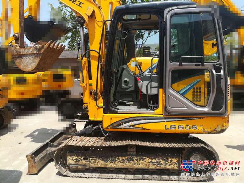 陕西出售转让二手4000小时2012年龙工LG6060挖掘机