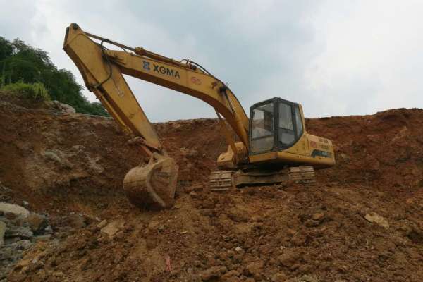 江西出售转让二手8000小时2011年厦工XG822LC挖掘机