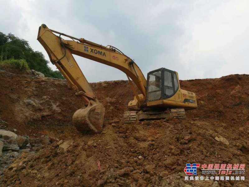 江西出售转让二手8000小时2011年厦工XG822LC挖掘机