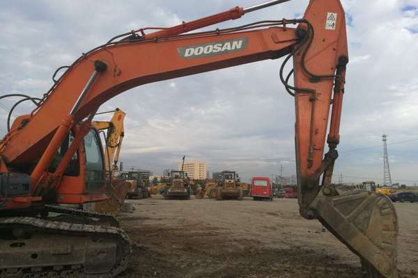 内蒙古出售转让二手8000小时2010年斗山DX260LC挖掘机