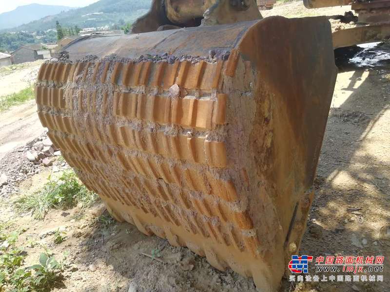 云南出售转让二手8000小时2004年日立ZX250LC挖掘机