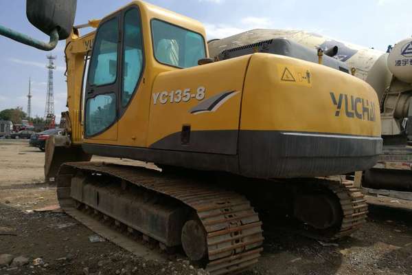 内蒙古出售转让二手8000小时2009年玉柴YC135挖掘机