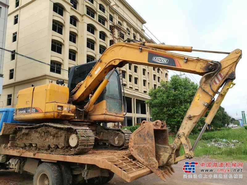 江西出售转让二手5000小时2013年福田雷沃FR85H挖掘机