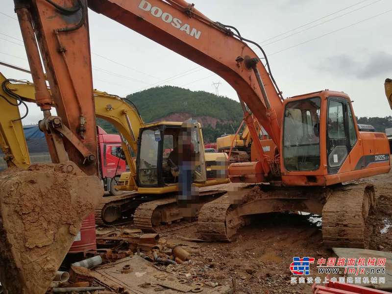 云南出售转让二手13000小时2007年斗山DH225挖掘机