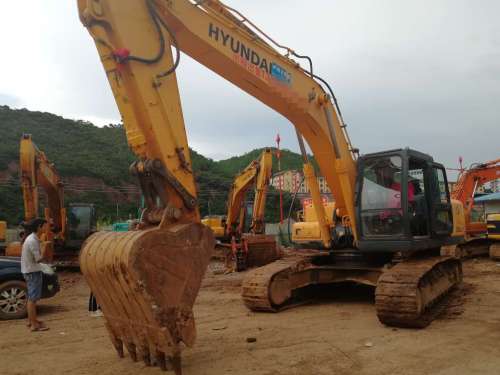 云南出售转让二手7000小时2011年现代R265LC挖掘机