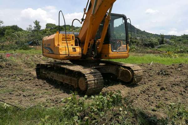 江西出售转让二手7000小时2011年龙工LG6215挖掘机