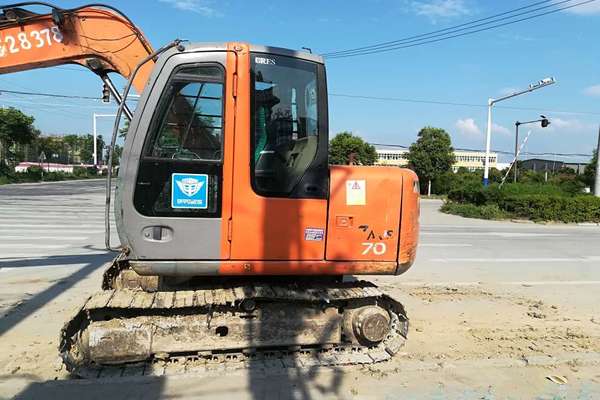 安徽出售转让二手10000小时2010年日立ZX70挖掘机