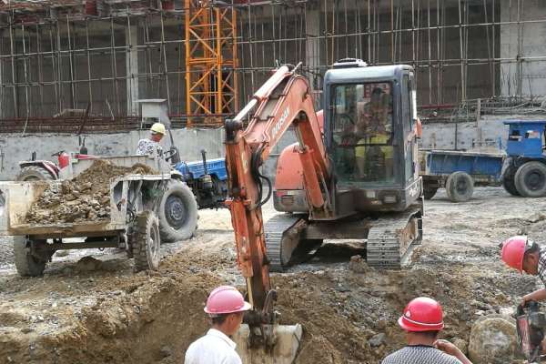 四川出售转让二手11000小时2010年斗山DH60挖掘机