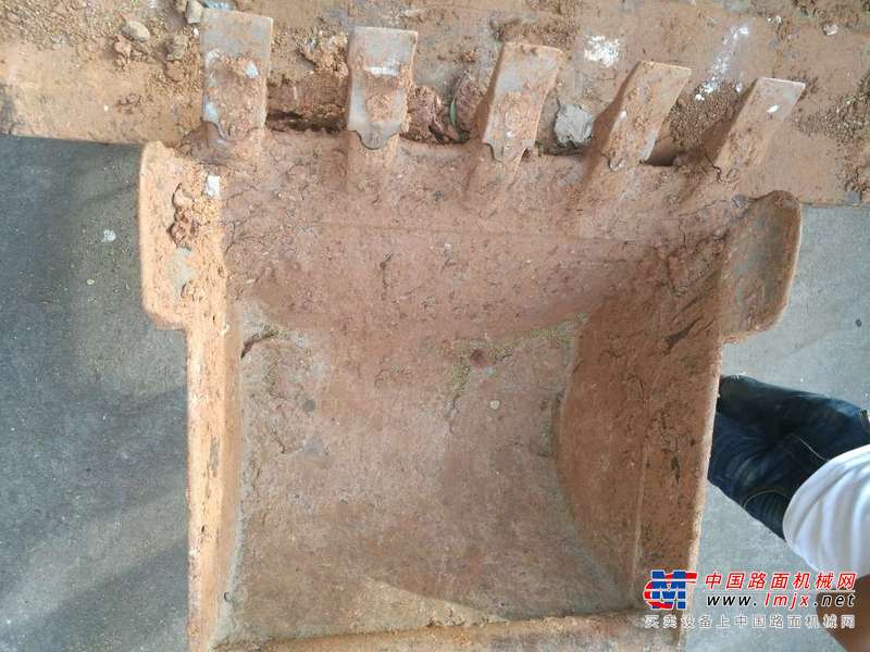 江西出售转让二手5000小时2015年现代R60挖掘机