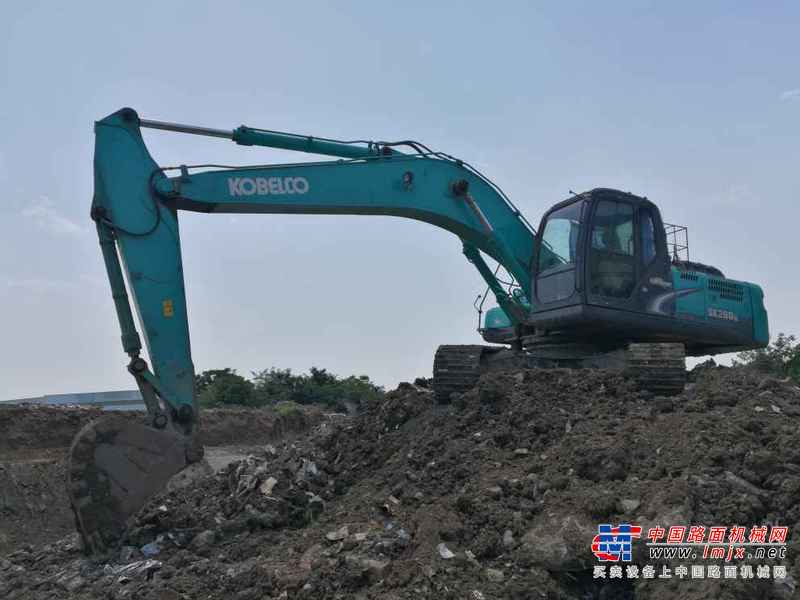 四川出售转让二手8000小时2013年神钢SK250挖掘机