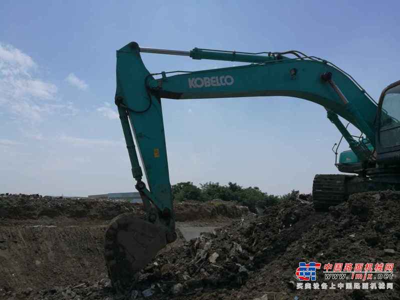 四川出售转让二手8000小时2013年神钢SK250挖掘机
