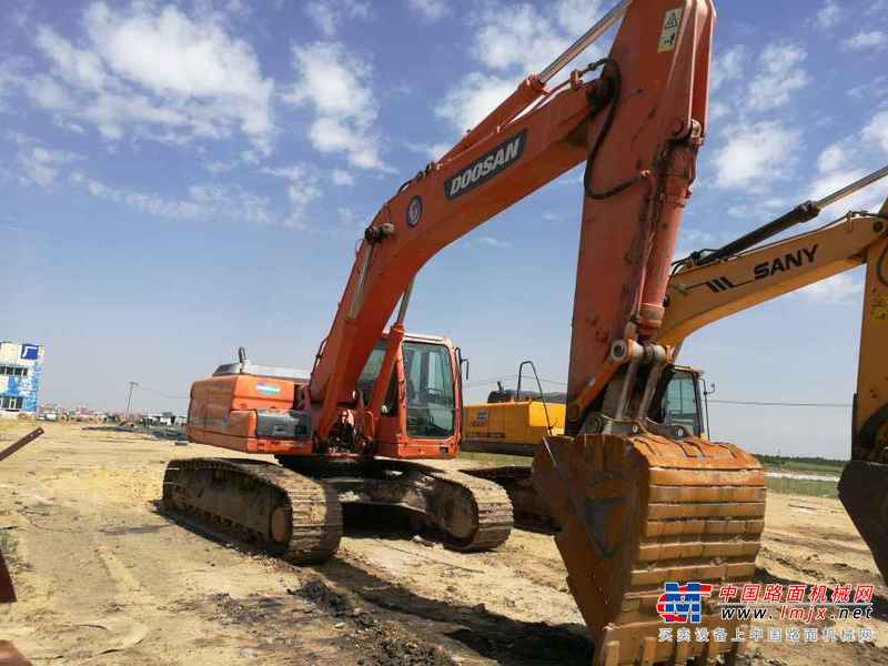 内蒙古出售转让二手11000小时2010年斗山DX300LC挖掘机