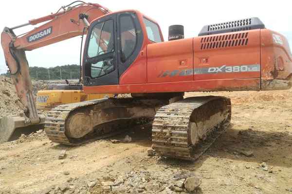 江西出售转让二手8000小时2011年斗山DX380LC挖掘机