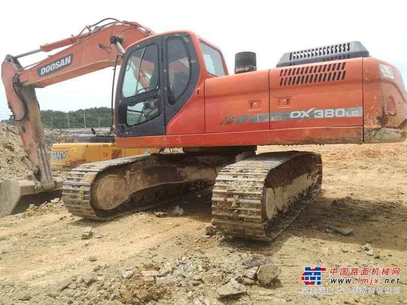 江西出售转让二手8000小时2011年斗山DX380LC挖掘机
