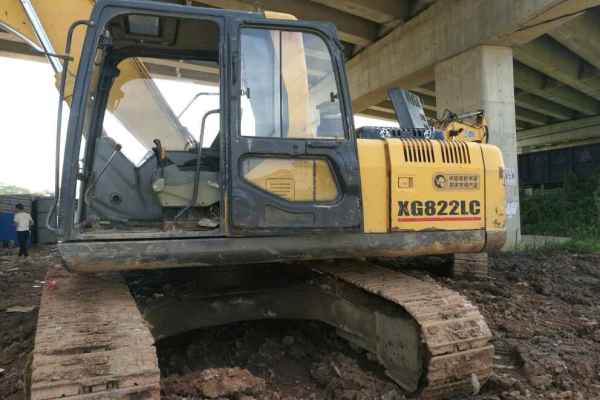 江西出售转让二手8000小时2010年厦工XG822LC挖掘机