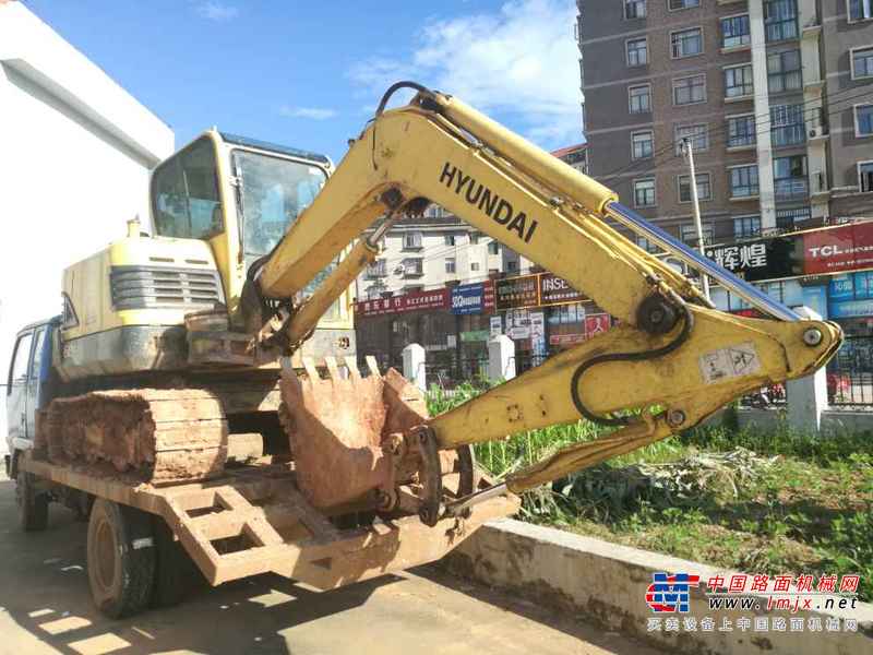 江西出售转让二手8000小时2011年现代R60挖掘机