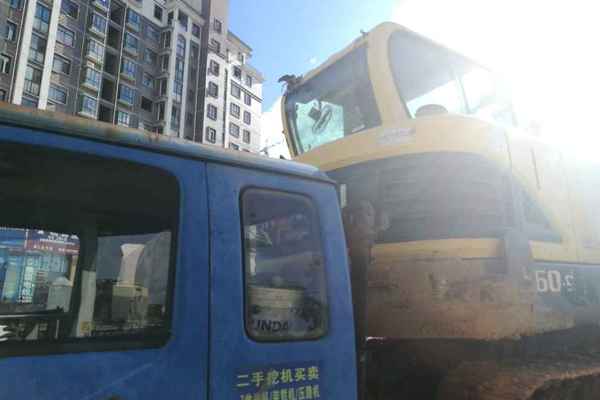 江西出售转让二手8000小时2011年现代R60挖掘机