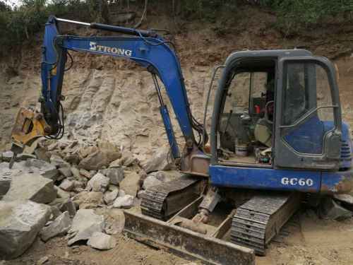 四川出售转让二手7000小时2011年山重建机GC60挖掘机