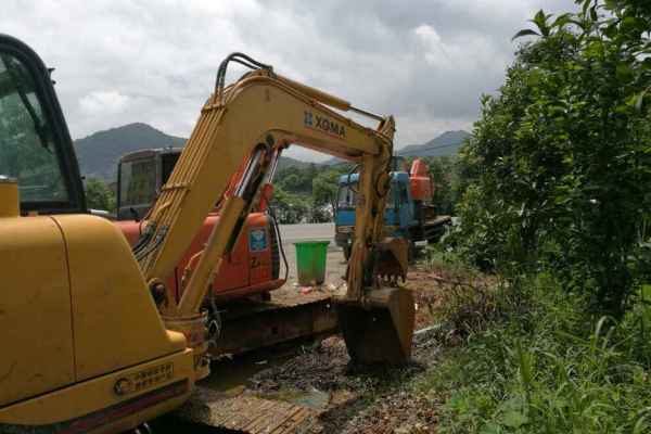 江西出售转让二手8000小时2012年厦工XG806挖掘机