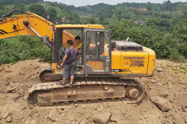 四川出售转让二手6200小时2012年三一重工SY210C挖掘机