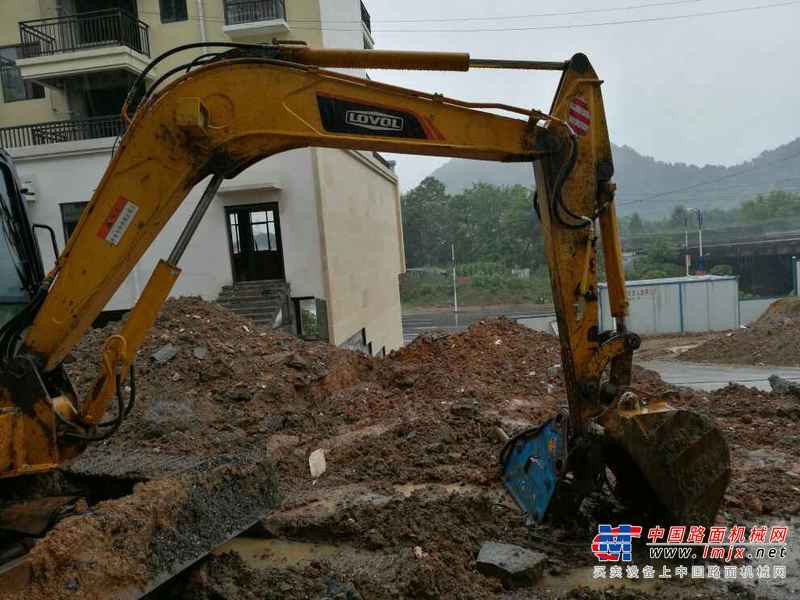江西出售转让二手9000小时2011年福田雷沃FR65挖掘机