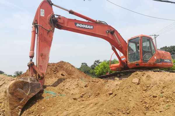 陕西出售转让二手8000小时2009年斗山DH225LC挖掘机