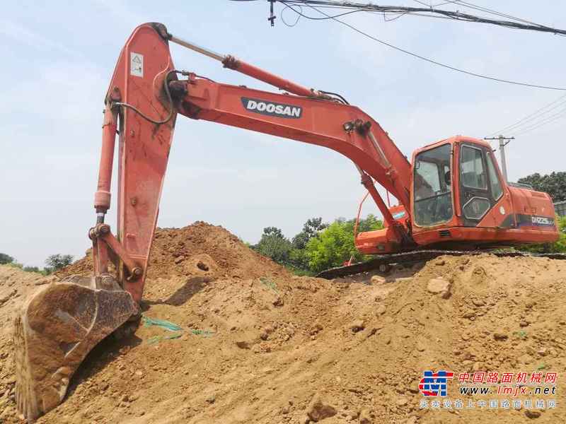 陕西出售转让二手8000小时2009年斗山DH225LC挖掘机