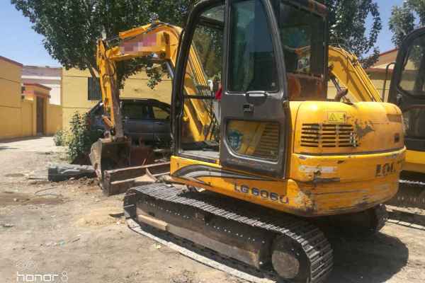 内蒙古出售转让二手6000小时2010年龙工LG6060挖掘机