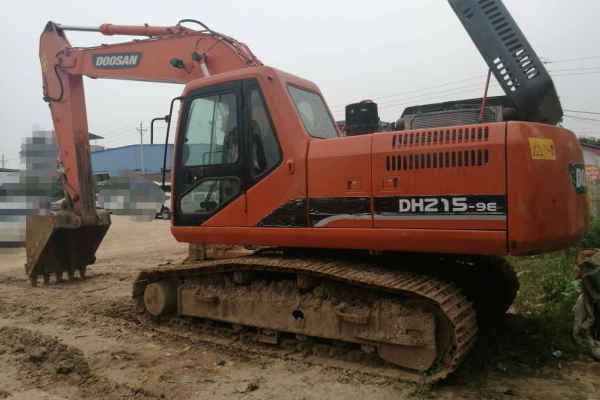 湖北出售转让二手6000小时2012年斗山DH215挖掘机