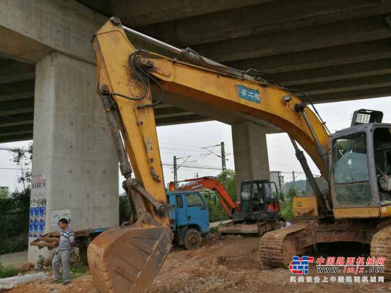 江西出售转让二手6000小时2011年徐工XE215C挖掘机
