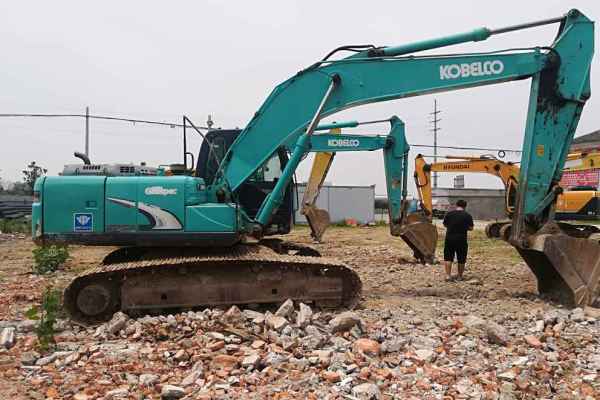 安徽出售转让二手8000小时2010年神钢SK200挖掘机