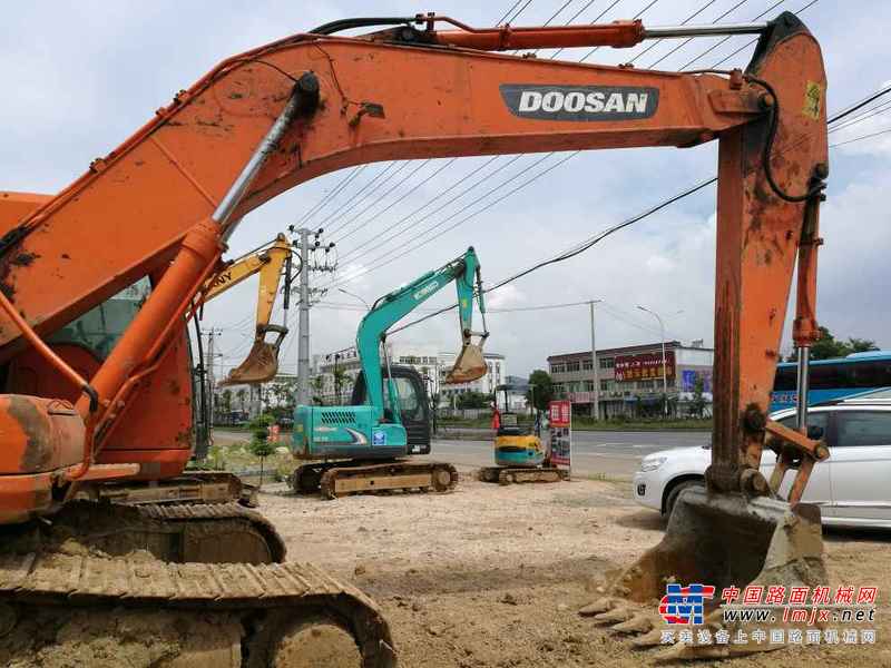 安徽出售转让二手8900小时2010年斗山DH220LC挖掘机