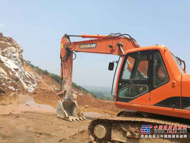 江西出售转让二手7000小时2013年斗山DH225LC挖掘机