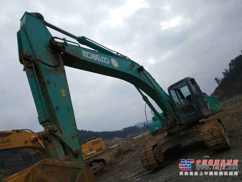湖北出售转让二手3000小时2012年神钢SK350LC挖掘机