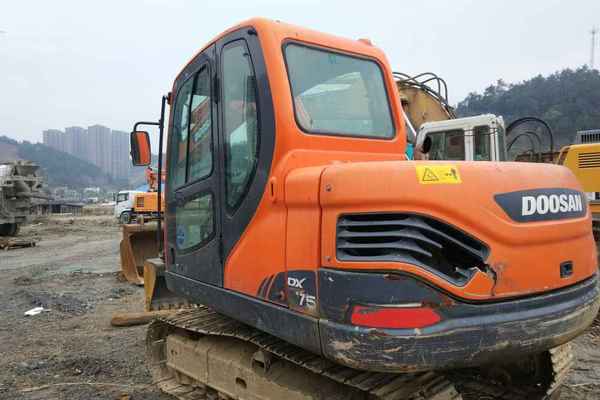 湖北出售转让二手1500小时2012年斗山DX75挖掘机