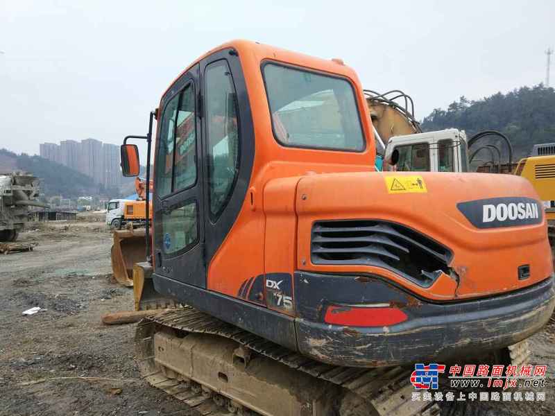 湖北出售转让二手1500小时2012年斗山DX75挖掘机