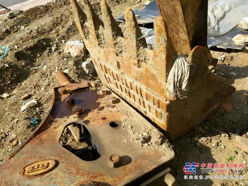吉林出售转让二手15641小时2004年住友SH200A3挖掘机