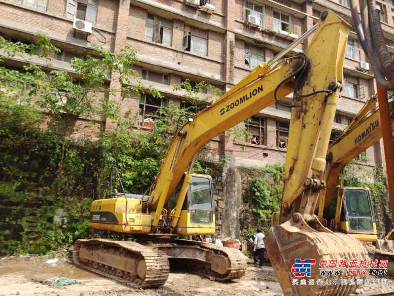 四川出售转让二手8000小时2011年中联重科ZE230E挖掘机