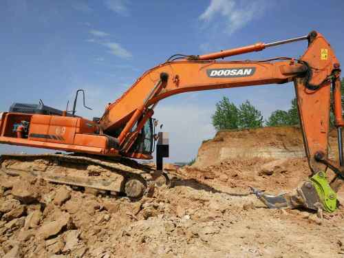 湖北出售转让二手8300小时2012年斗山DX380LC挖掘机