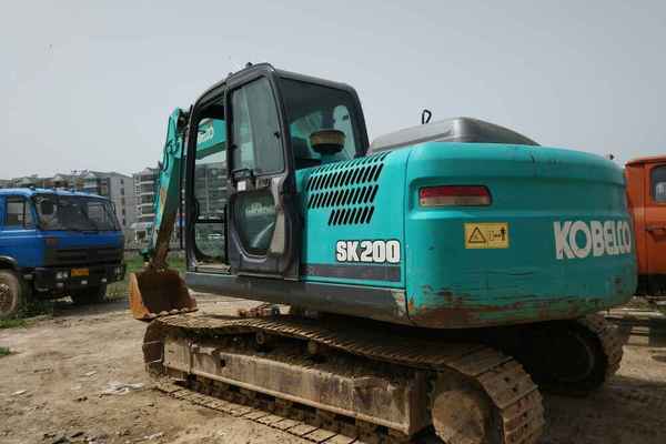 湖北出售转让二手6000小时2011年神钢SK140LC挖掘机