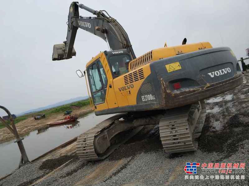 黑龙江出售转让二手15000小时2007年沃尔沃EC210BLC挖掘机