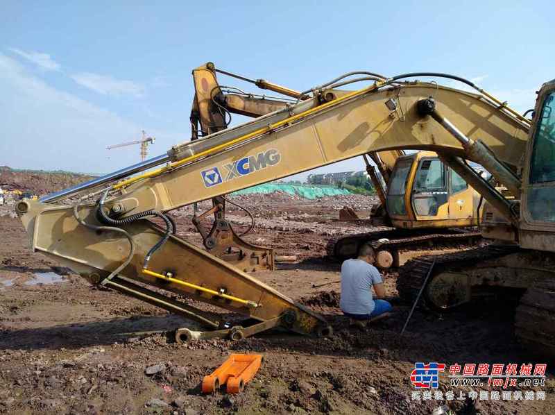四川出售转让二手7000小时2013年徐工XE200C挖掘机