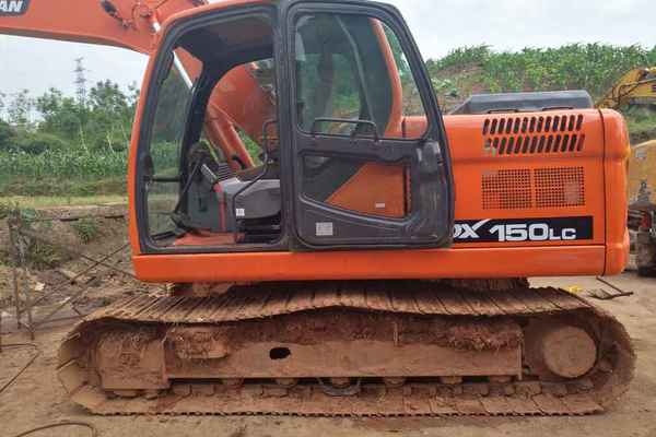 四川出售转让二手7000小时2013年斗山DX150LC挖掘机