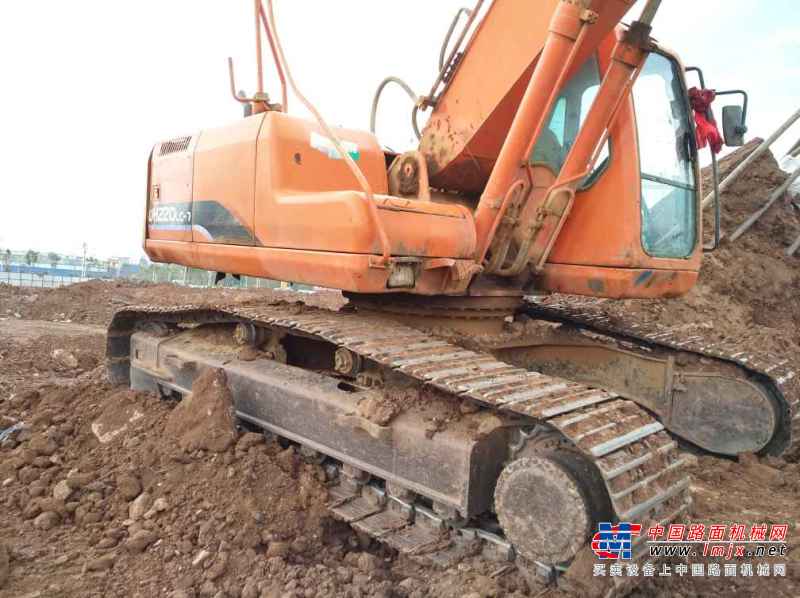 云南出售转让二手12000小时2010年斗山DH220LC挖掘机