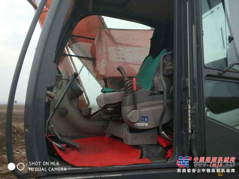 黑龙江出售转让二手8700小时2010年日立ZX270挖掘机