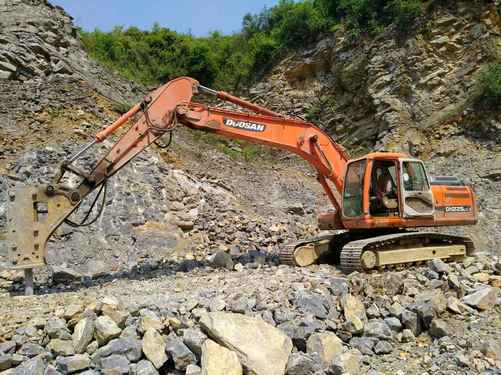 四川出售转让二手8000小时2011年斗山DH225挖掘机