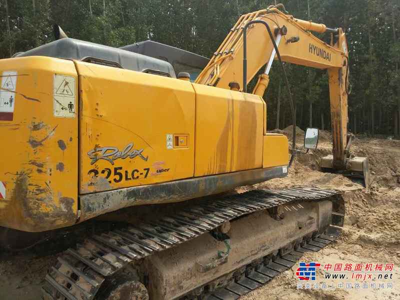 河南出售转让二手7600小时2010年现代R225挖掘机