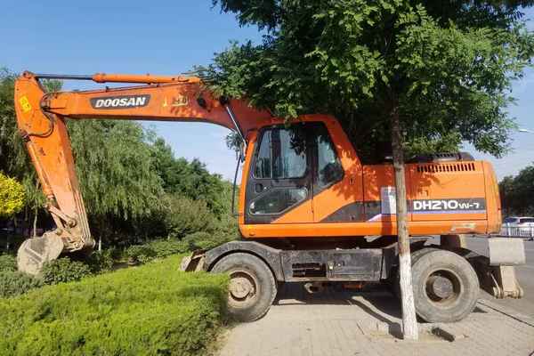 宁夏出售转让二手9000小时2010年斗山轮挖DH210W挖掘机