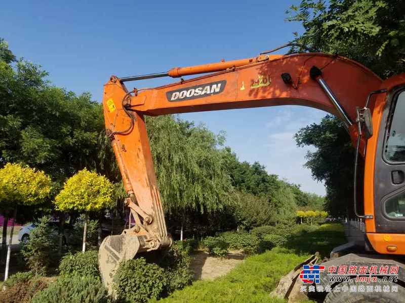 宁夏出售转让二手9000小时2010年斗山轮挖DH210W挖掘机